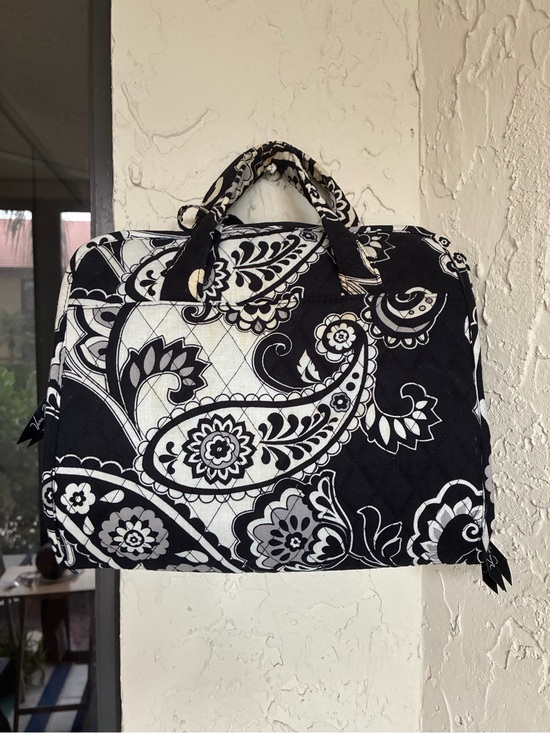 Vera Bradley Handbags - Hanging Travel Organizer Toiletry Bag Black White Paisley Quilted